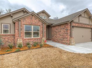 204 W 54th Ct, Sand Springs, OK 74063