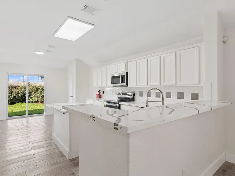 17910 Royal Gate Ln — Photo 12