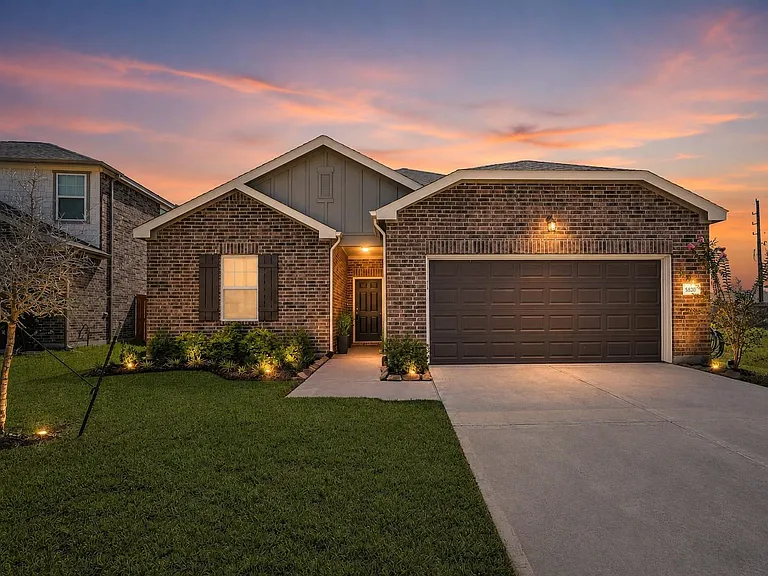 5830 Capri Forest Dr — Photo 1