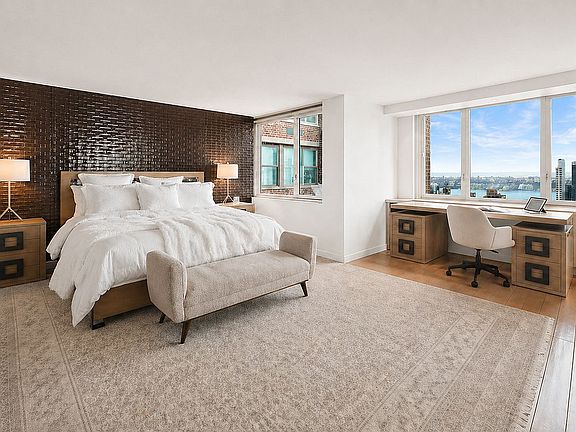 5th image of 322 W 57th St APT 42H3
