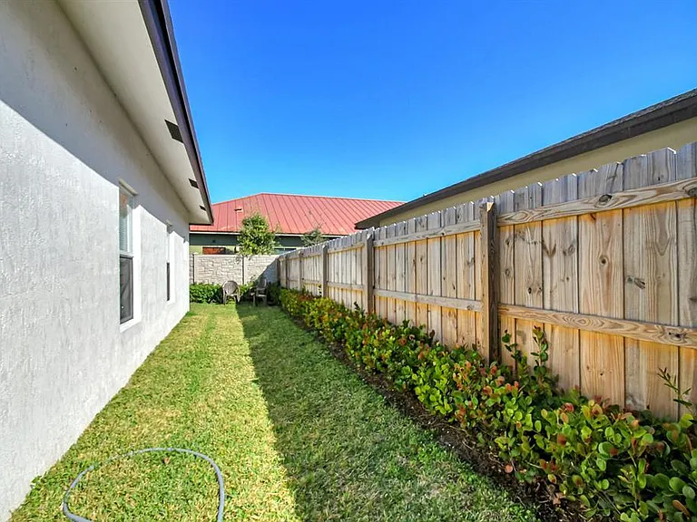 1562 W 26th Ct — Photo 13