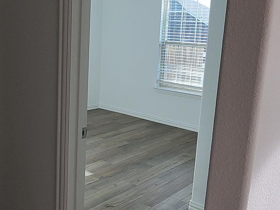 4th image of 8020 Acanthus St