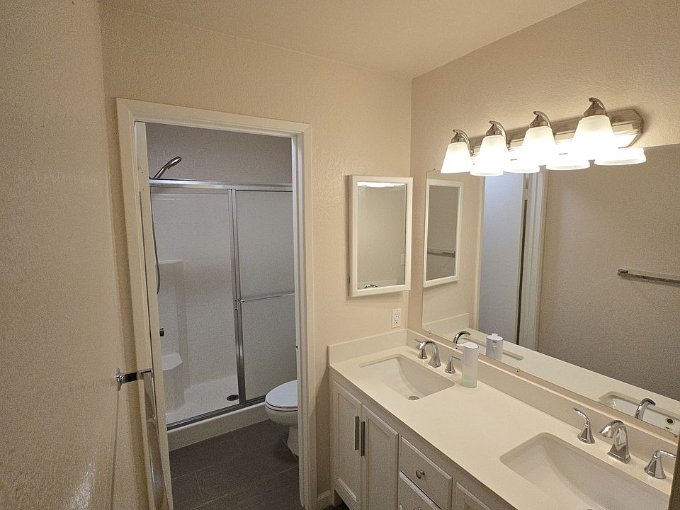 Master bathroom and sinks.