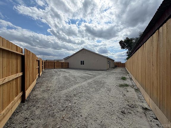 5th image of 2052 SE Ventura Ave