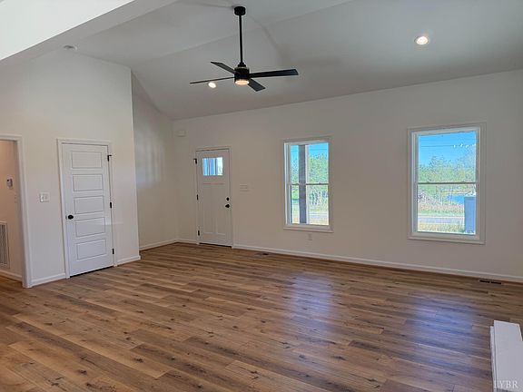 4th image of 3683 Spring Mill Rd