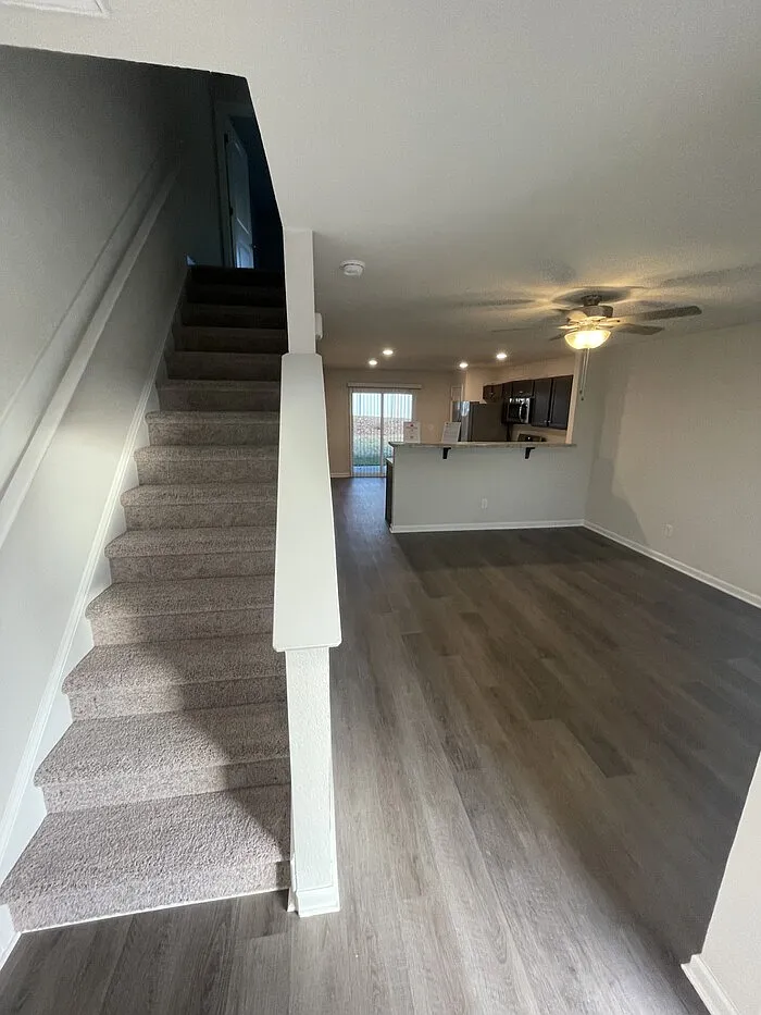 2 bed, 2.5 bath, 1033 sqft, $1,495 — Photo 3