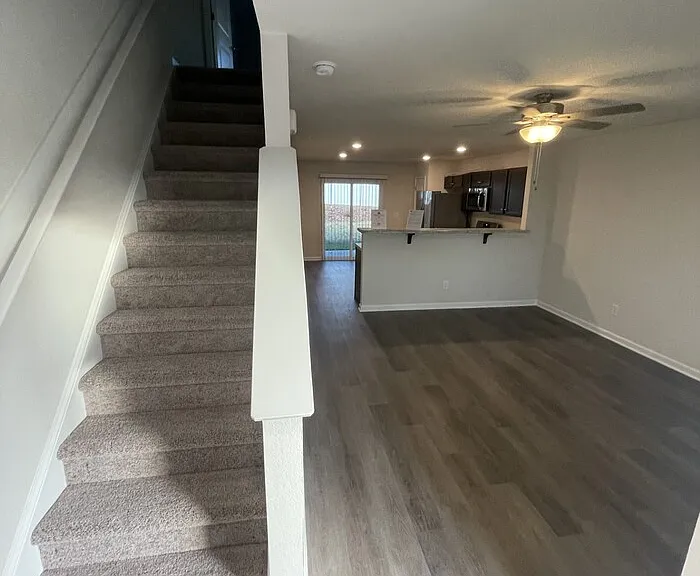 1022 Peony Ln — Photo 3