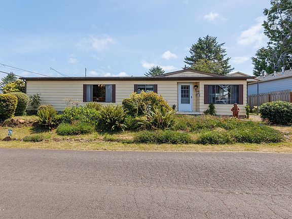 2nd image of 312 SE Reef Ave