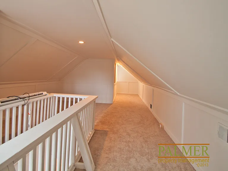1028 Walsh St SE — Photo 10