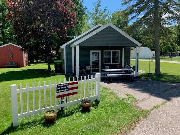 306 Lakewood Dr, East Tawas, MI 48730