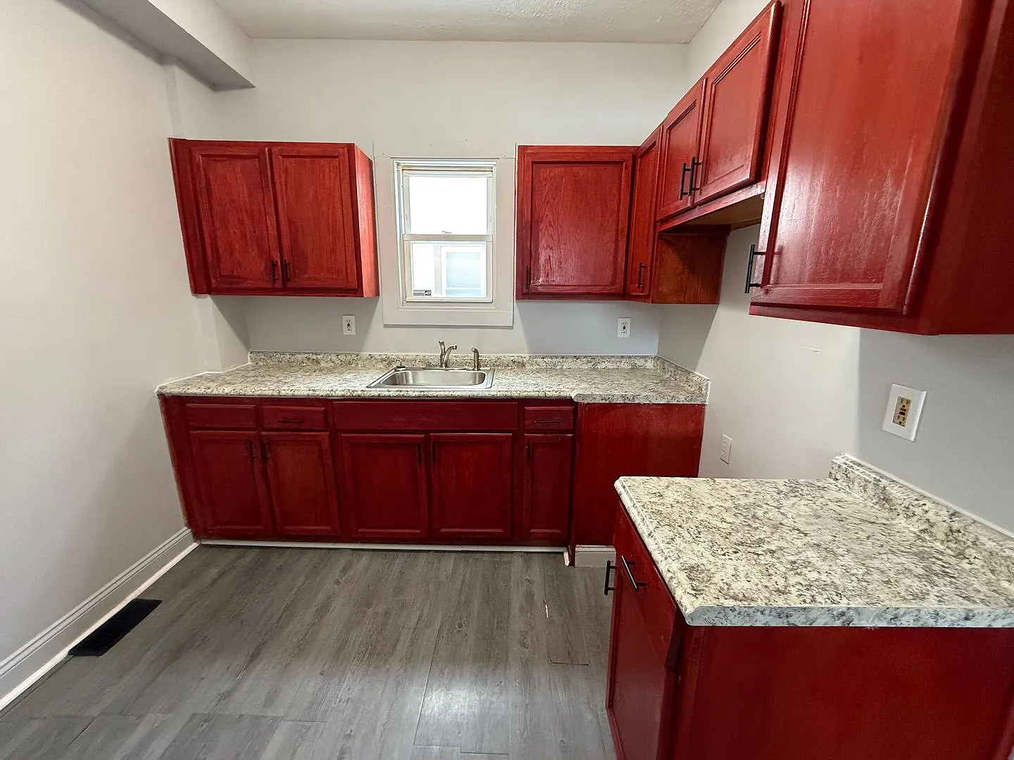 3bd Single S. Collinwood Vouchers Only — Photo 4