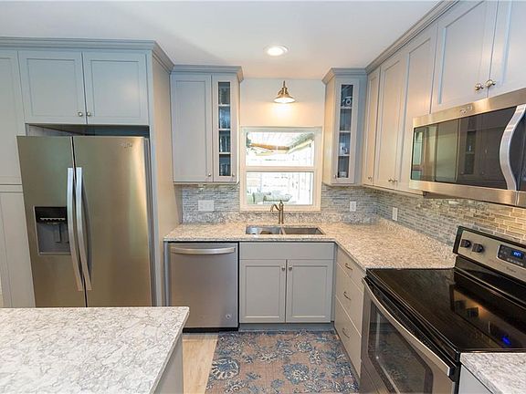 4th image of 901 Baltimore Dr