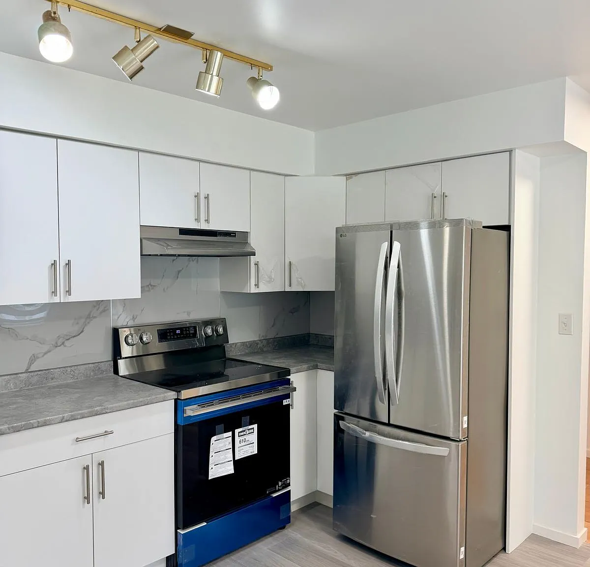 6 bed, 2400 sqft, $5,000 — Photo 2