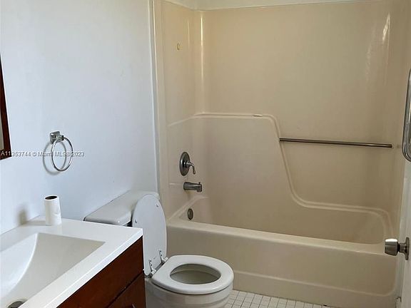 2nd image of 19 Crossings Cir APT H