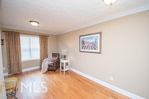 4th image of 504 N Jeff Davis Dr