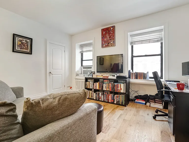72 University Pl #5E — Photo 2