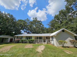 136 Baucum Rd, Carriere, MS 39426