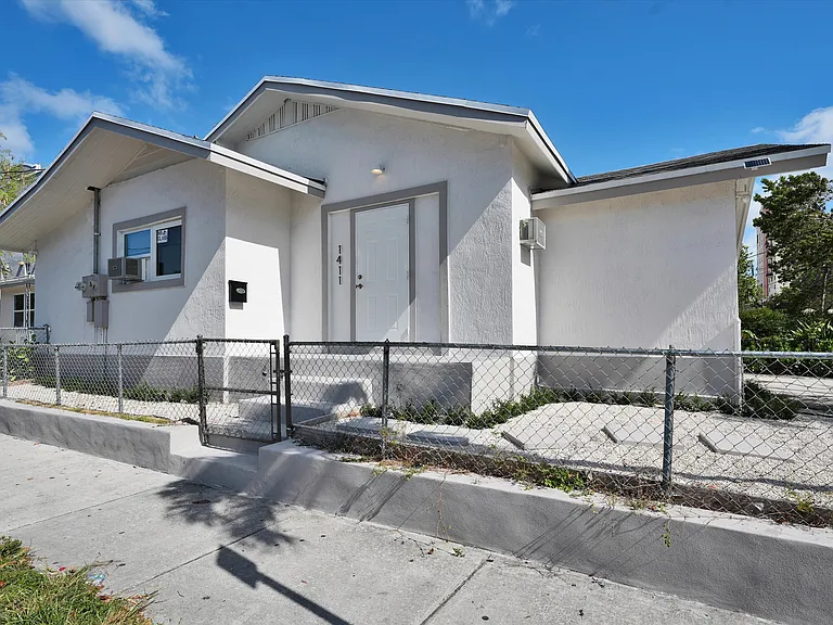 1411 SW 3rd St #2 — Photo 11