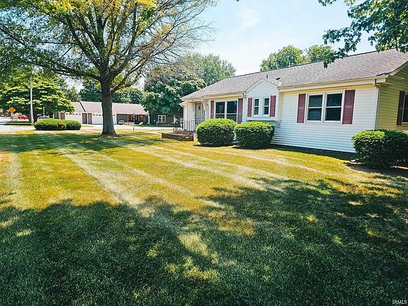 3rd image of 1501 Villa Ct