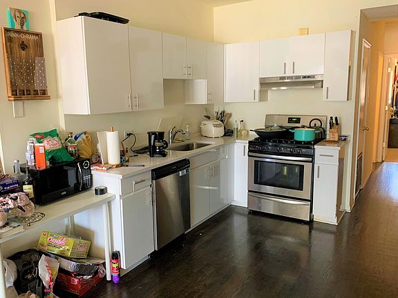3rd image of 2039 W Superior St