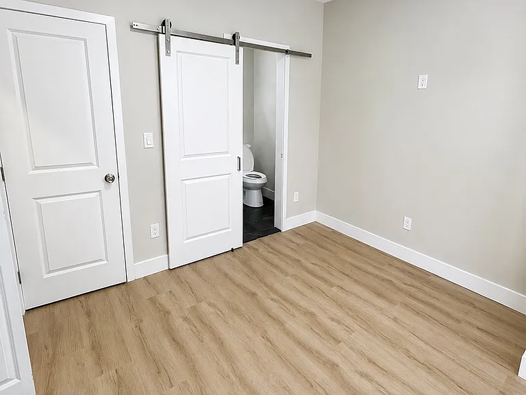 1229 W Seltzer St #2 — Photo 8