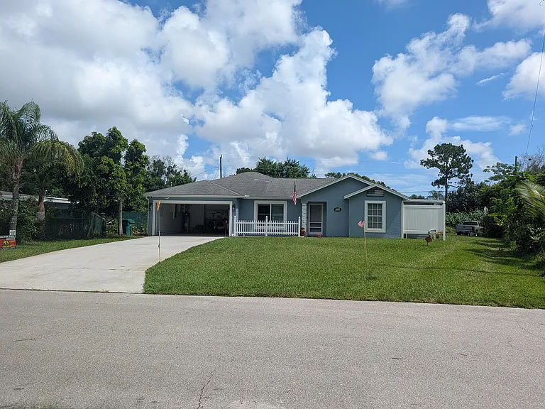 625 Coconut Ave N — Photo 1