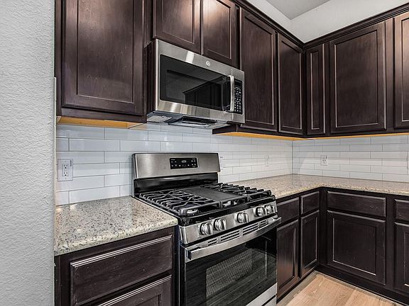 5th image of 221 Inwood Dr