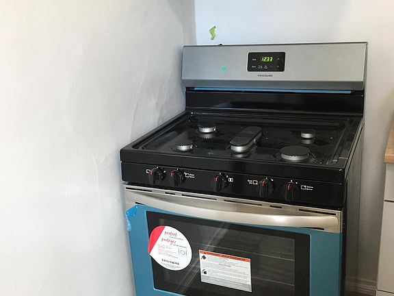 5th image of 711 E Chevy Chase Dr #1/2