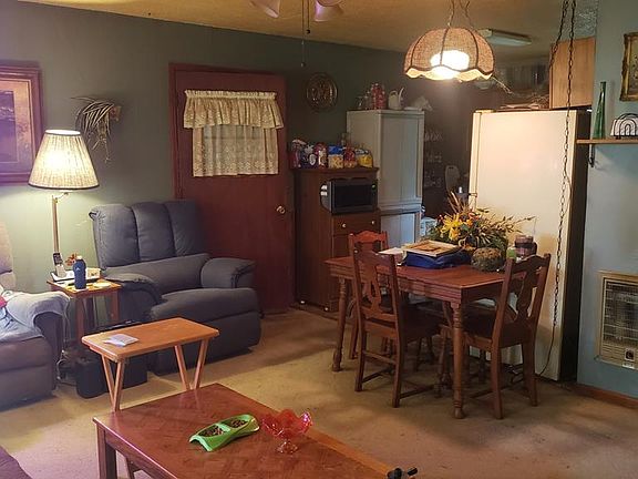 3rd image of 392 Melissa Dr