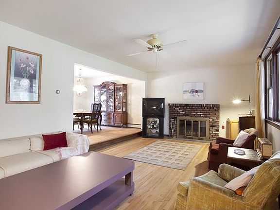 living room w/fireplace 