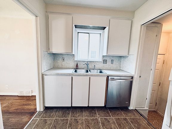 5th image of 370 Bird Ave