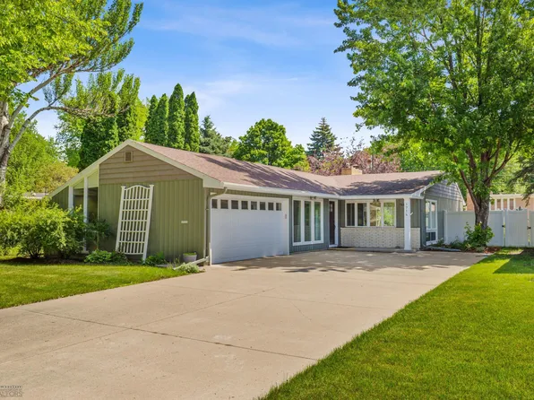 1714 7th St S, Fargo, ND 58103