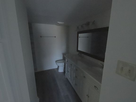 5th image of 1304 E Bayou Pkwy #4