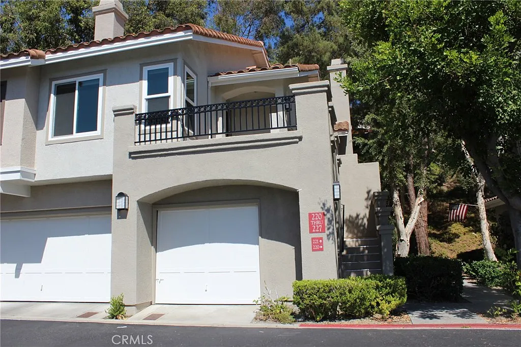 2 bed, 900 sqft, $2,975 — Photo 1