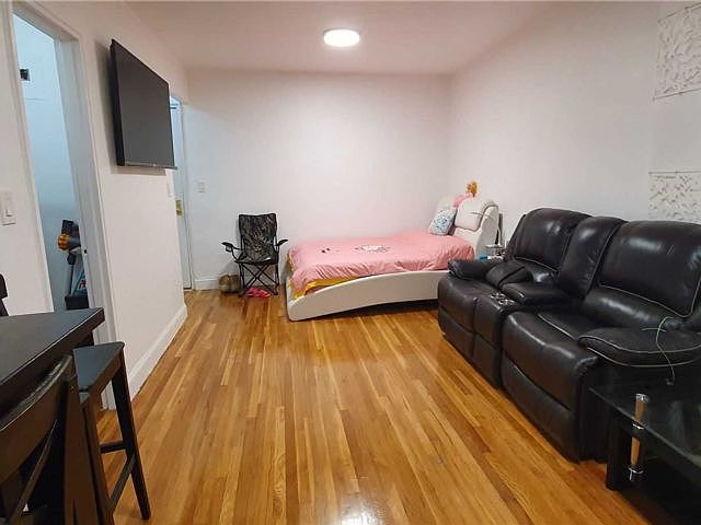 1st image of 14336 Barclay Ave APT 6J