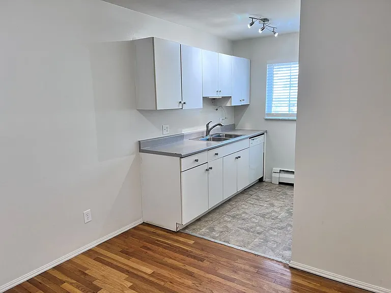 1241 Corbett St #4 — Photo 12