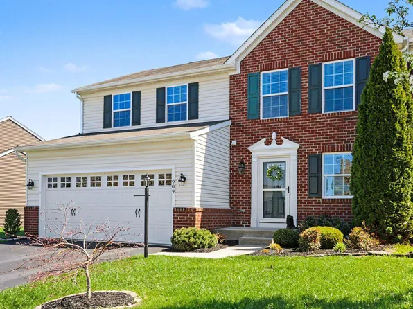909 Cougar Pointe Cir, Seven Valleys, PA 17360