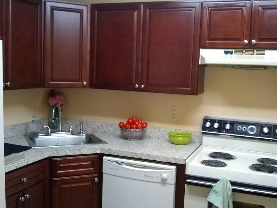 1st image of 1109 Twin Circle Dr