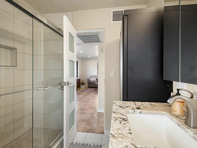 1322 E Miles St — Photo 12