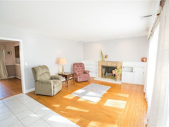 4th image of 45 Enfield Dr