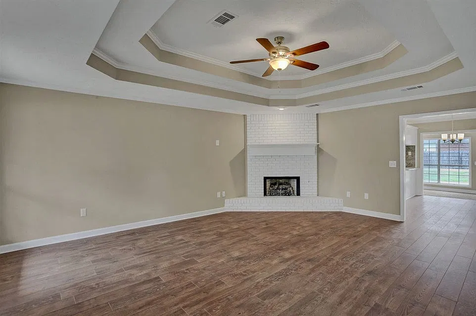 4 bed, 1800 sqft, $2,425 — Photo 2