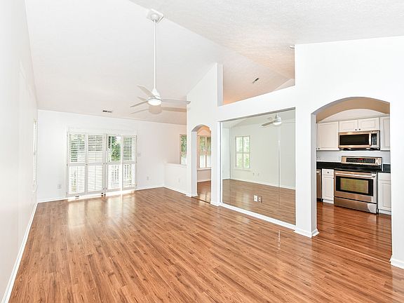 3rd image of 9547 Longwell Dr