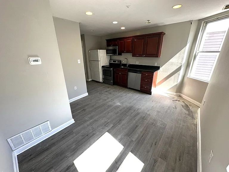 18th St N 2144 — Photo 32