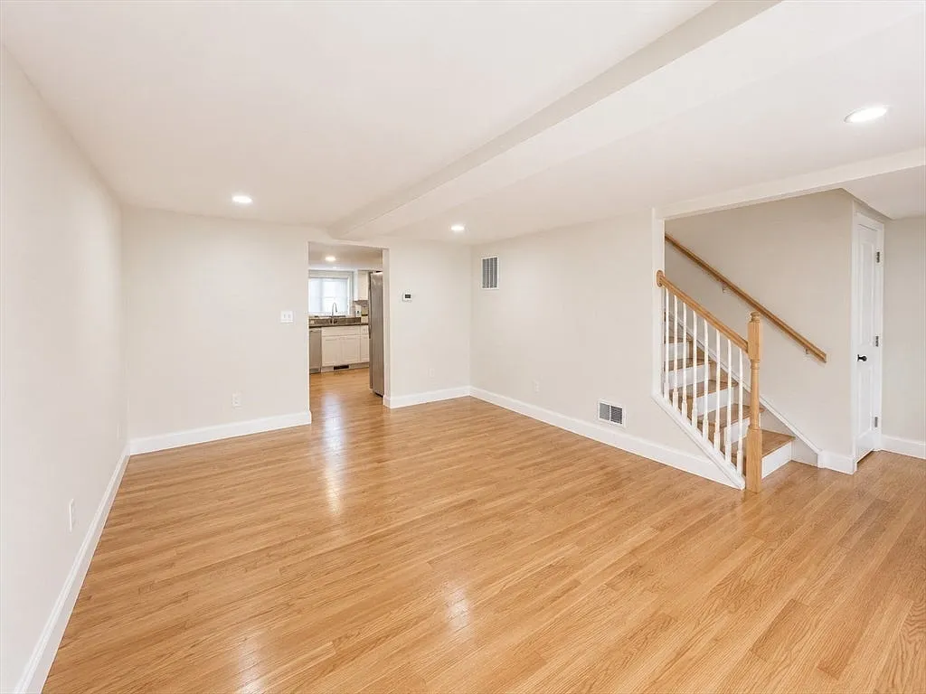2 bed, 2000 sqft, $3,500 — Photo 2