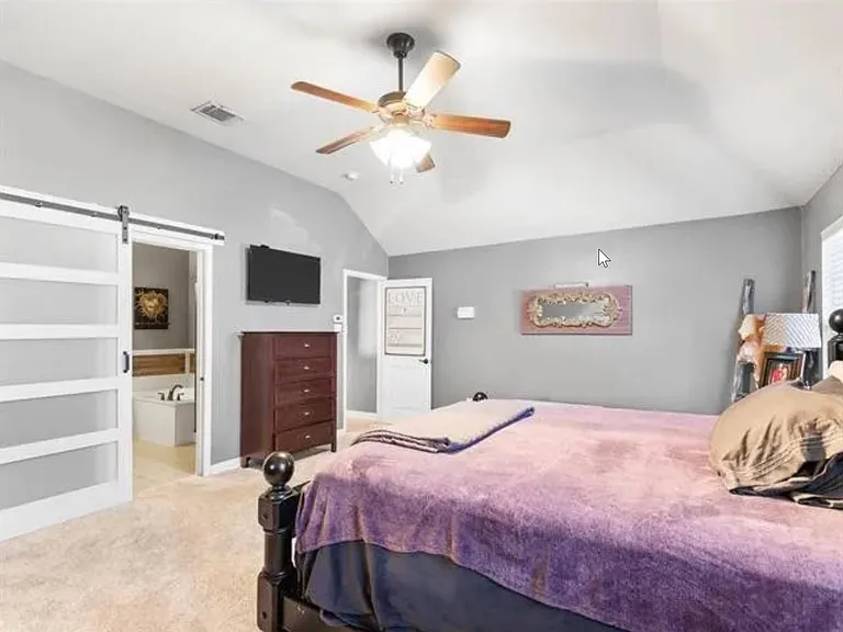 1052 Lufkin Ln — Photo 14