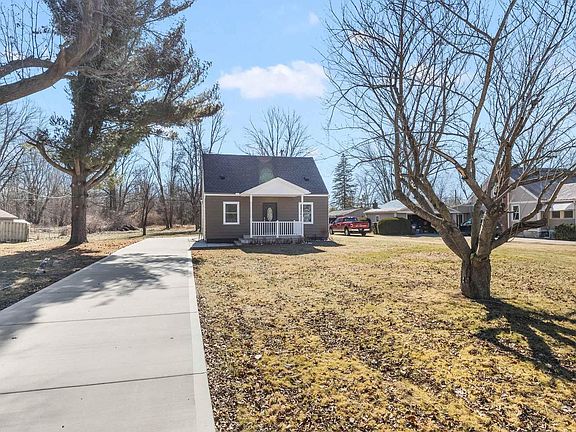 3rd image of 533 Center St