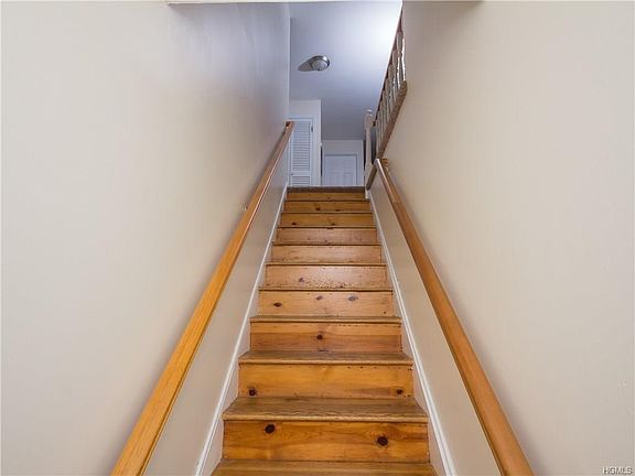 4th image of 72 Brittany Dr