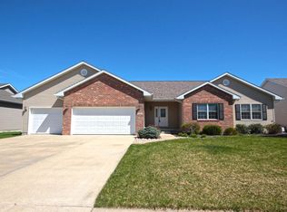 212 Jack Ln, Forsyth, IL 62535