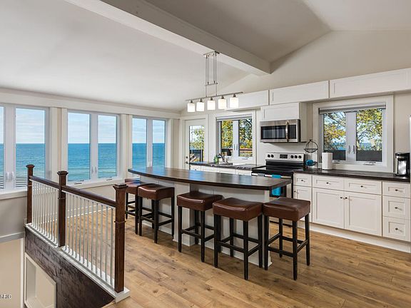 2nd image of 284 Lakeshore Dr