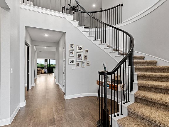 3rd image of 209 Northcrest Dr